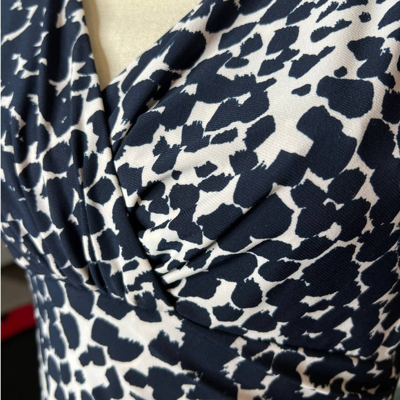 Lauren Ralph Lauren Dress in Black White Print Faux Wrap Side Gathered Size 8 - Picture 2 of 7